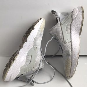 Nike AirHuarache athletic sneakers